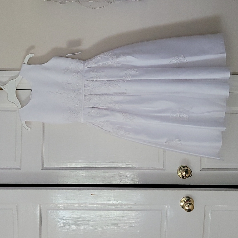 Formal flower girl wedding dress, Girls size 8, white